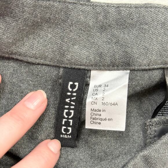 H&M Divided Gray Woven Mini Skirt, Size 2 - Picture 3 of 5